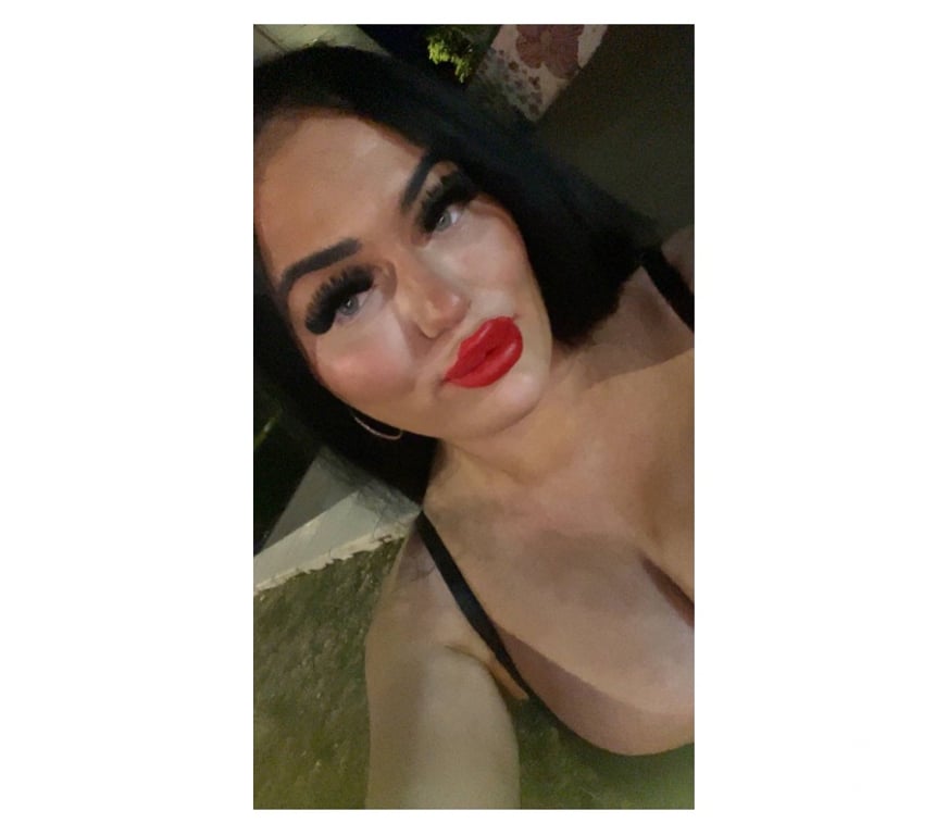 Trans Escorts Ealing Perivale - Ealing - Photos for 7inch Irish curvy trans girl in Perivale Ealing