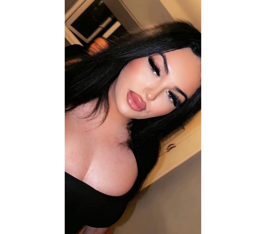 Trans Escorts Ealing Perivale - Ealing - Photos for 7inch Irish curvy trans girl in Perivale Ealing