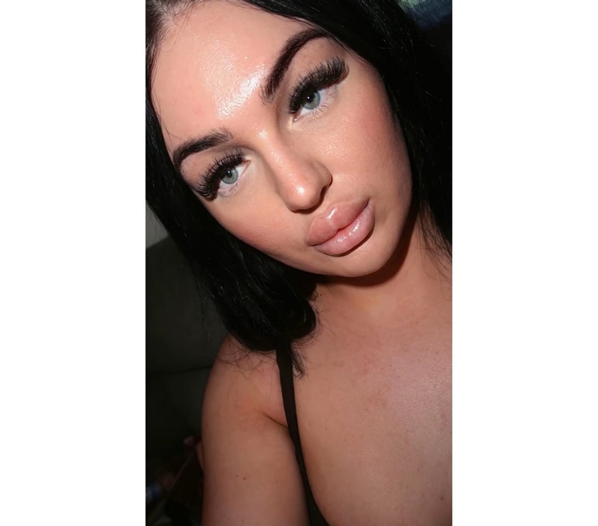 Trans Escorts Ealing Greenford - Ealing - Photos for 7inch Irish curvy trans girl in Perivale Ealing