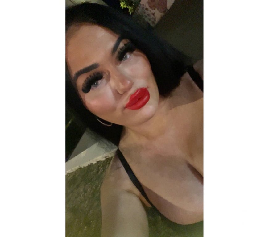 Trans Escorts Ealing Greenford - Ealing - Photos for 7inch Irish curvy trans girl in Perivale Ealing