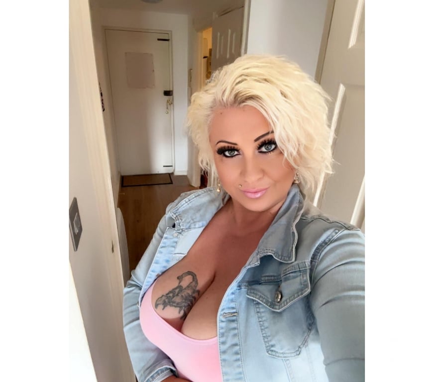 Escorts East London Seven Kings - East London - Photos for AMANDA HORNY MILF BIG NATURAL BOOBS RELAX KISS