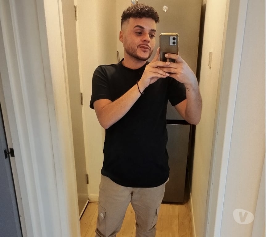  Gay massage South West London Merton - Photos for A quiet and affectionate boy