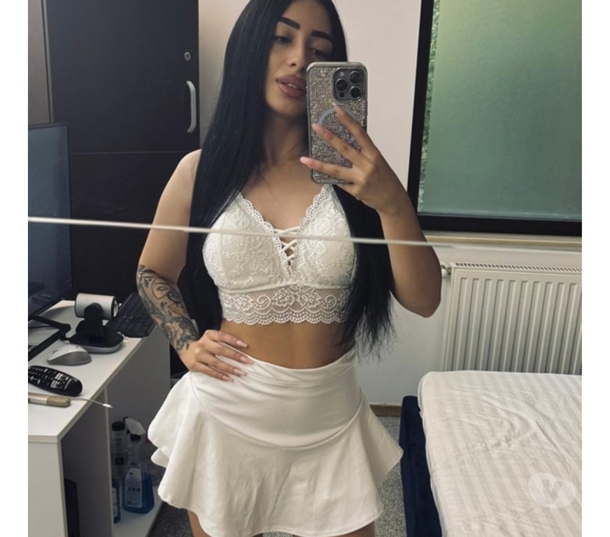 Escorts Surrey Surrey Heath - Photos for Luxury New Escort Kim