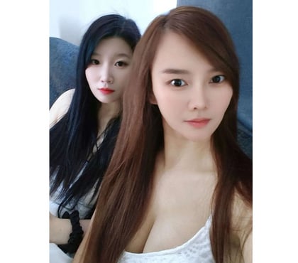 Photos for NEW Korean 4 Hand Massage Double Girls Kissing Full Body