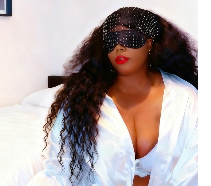 Escorts Peterborough Bretton - Peterborough - Photos for MATURE & IRRESISTIBLE CURVY COMPANIOION IN PE3