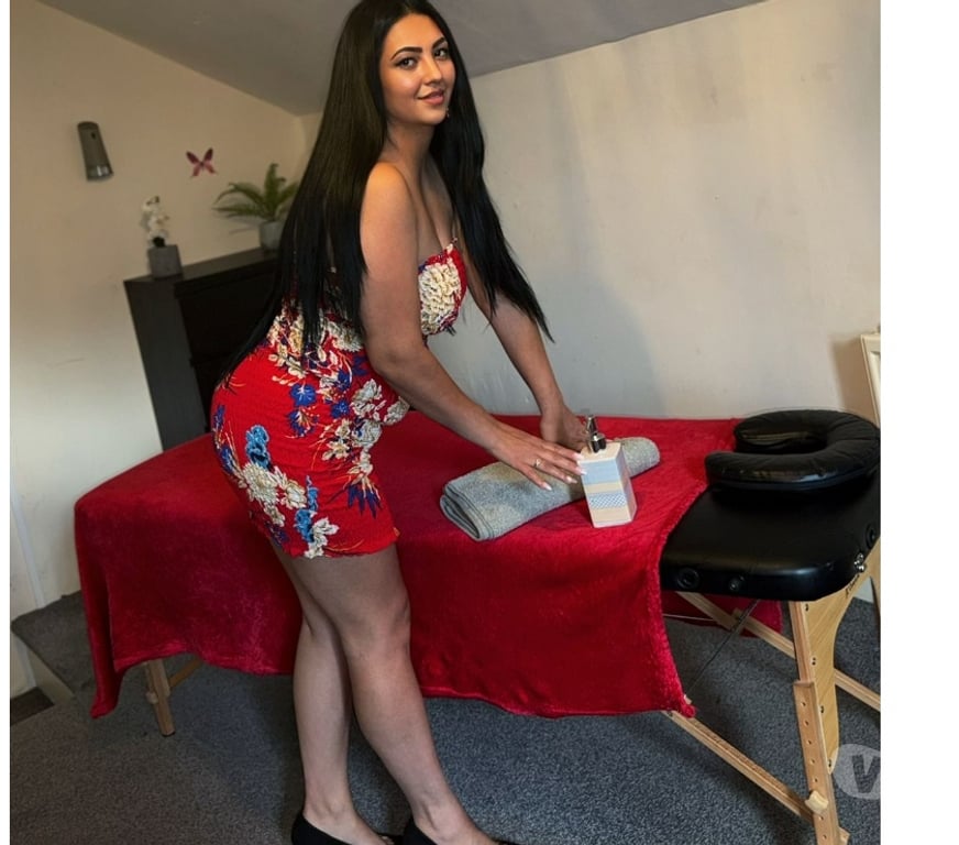 Escorts West Yorkshire Leeds - Photos for professional full body massage by Amy
