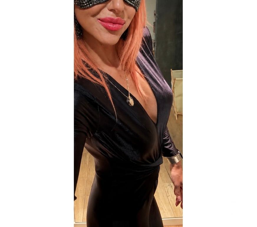 Escorts North London Edmonton - North London - Photos for NEW🌸Mademoiselle Aura Polish Elegance & Summer Glow
