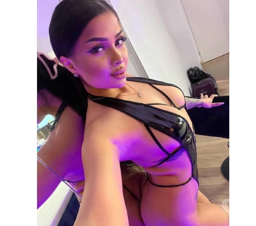 Escorts Hampshire Basingstoke and Deane - Photos for SLIM FIT BRUNETTE 🖤 OUTCALL
