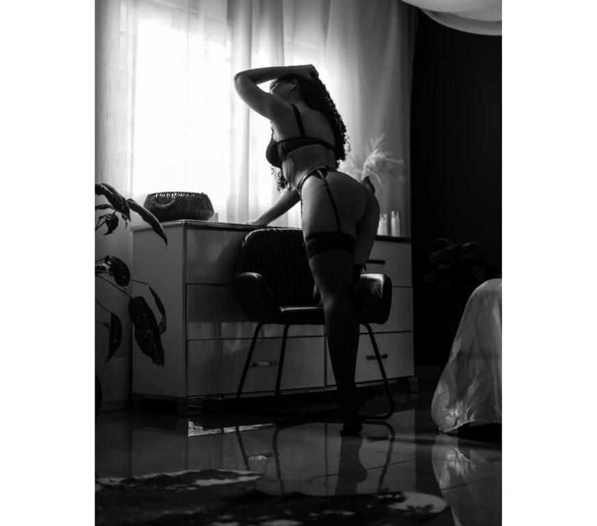 Escorts Bedfordshire Luton - Photos for Vitoria Brazilian Girl 🇧🇷