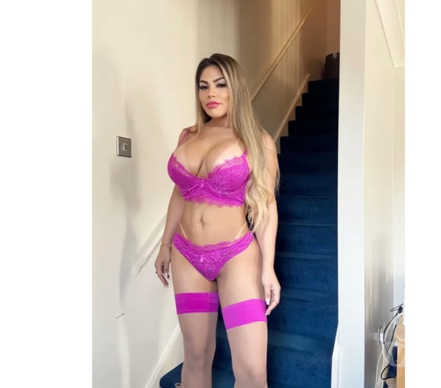 Escorts Surrey Woking - Photos for HOT Bella Brazilian best service🇧🇷 PARTY GIRL