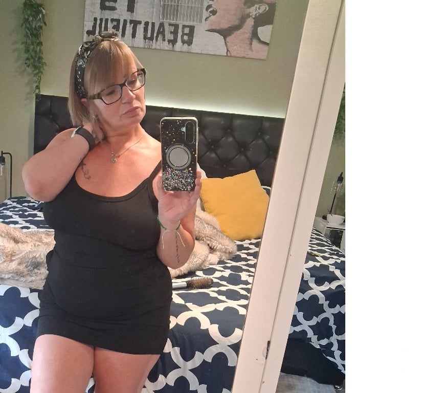 Escorts Lancashire Hyndburn - Photos for Louise .Naughty Escort services offered .