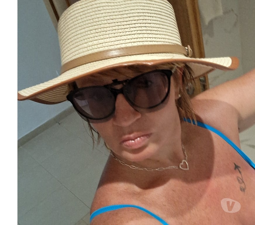 Escorts Lancashire Hyndburn - Photos for Louise .Naughty Escort services offered .
