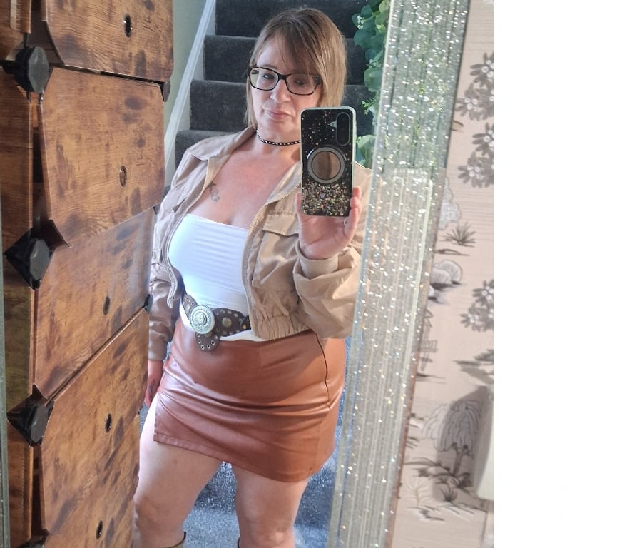Escorts Lancashire Hyndburn - Photos for Louise .Naughty Escort services offered .