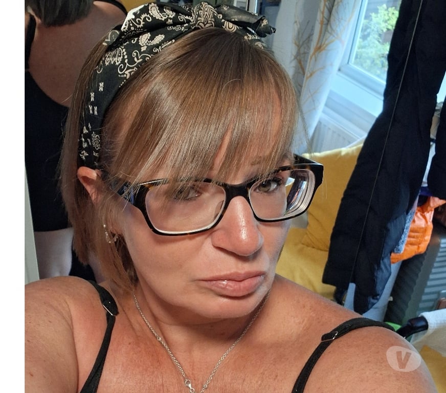 Escorts Lancashire Hyndburn - Photos for Louise .Naughty Escort services offered .