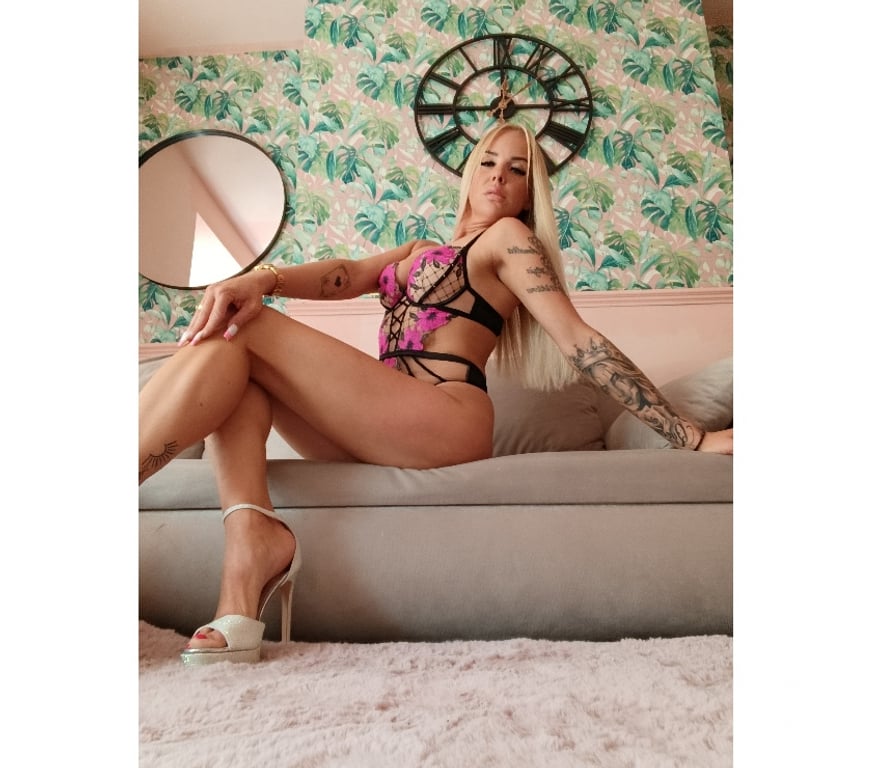 Escorts Lancashire Preston - Photos for Hot Blonde_Long_Legs