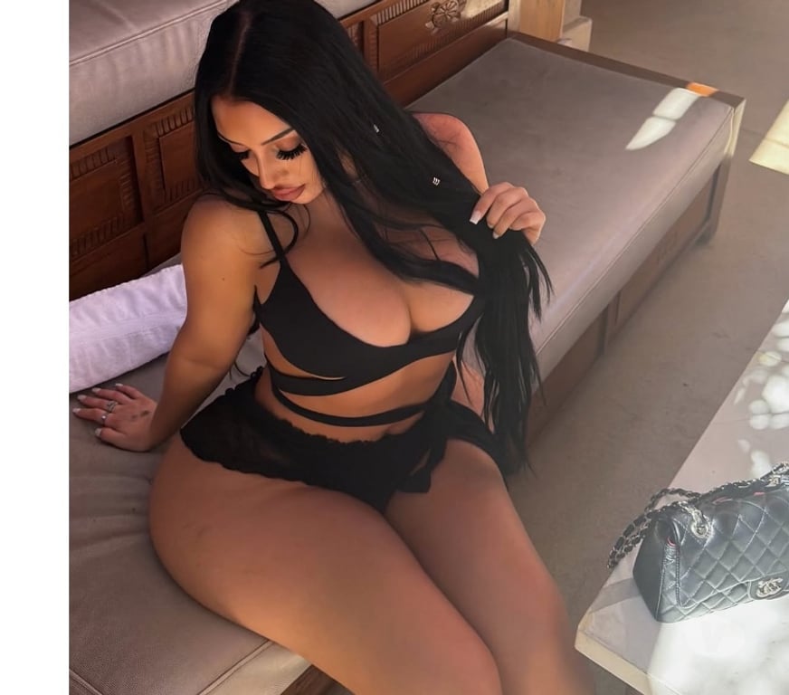 Escorts South East London Lewisham - Photos for Jennifer Brazilian 🇧🇷 very hot 🔥 girl party