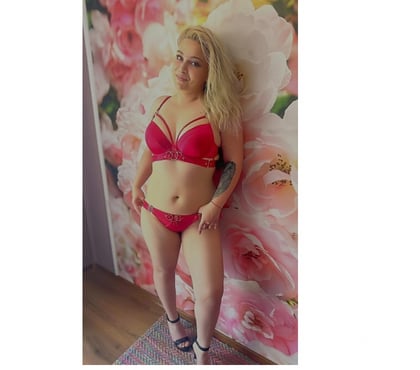 Escorts Cardiff City Centre Cardiff - Photos for Curvy Cookie sweet like honey like to be dipped in milk