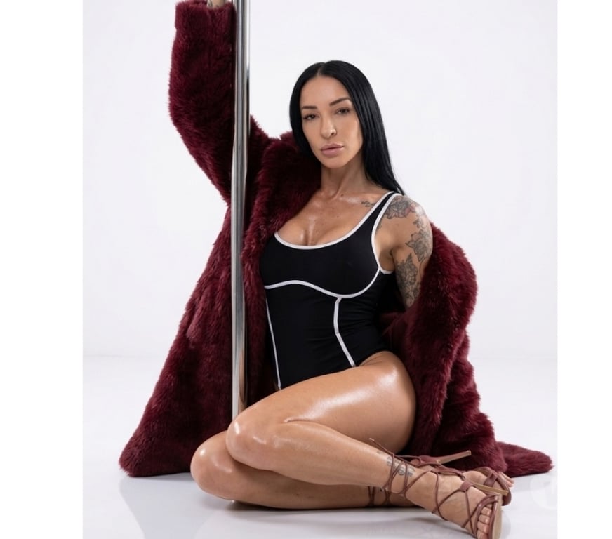 Escorts East London Aldgate East - East London - Photos for LIA BRAZILIAN PARTY 😈🥂