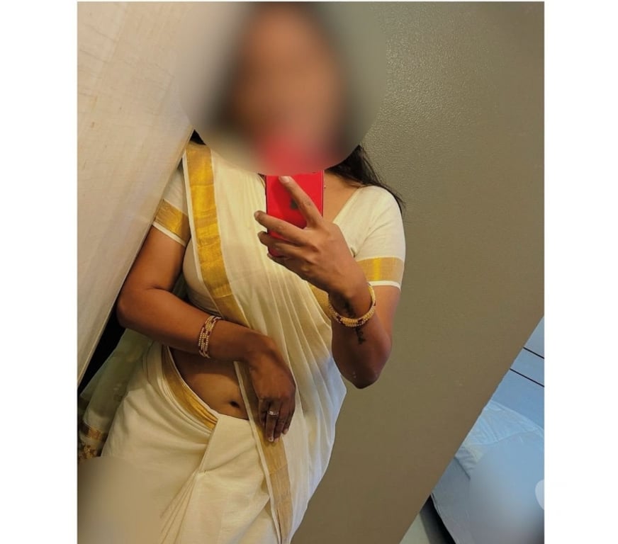 Escorts East London Barking Station - East London - Photos for SOUTH INDIAN KERALA MALLU TAMIL GIRL KEERTHI