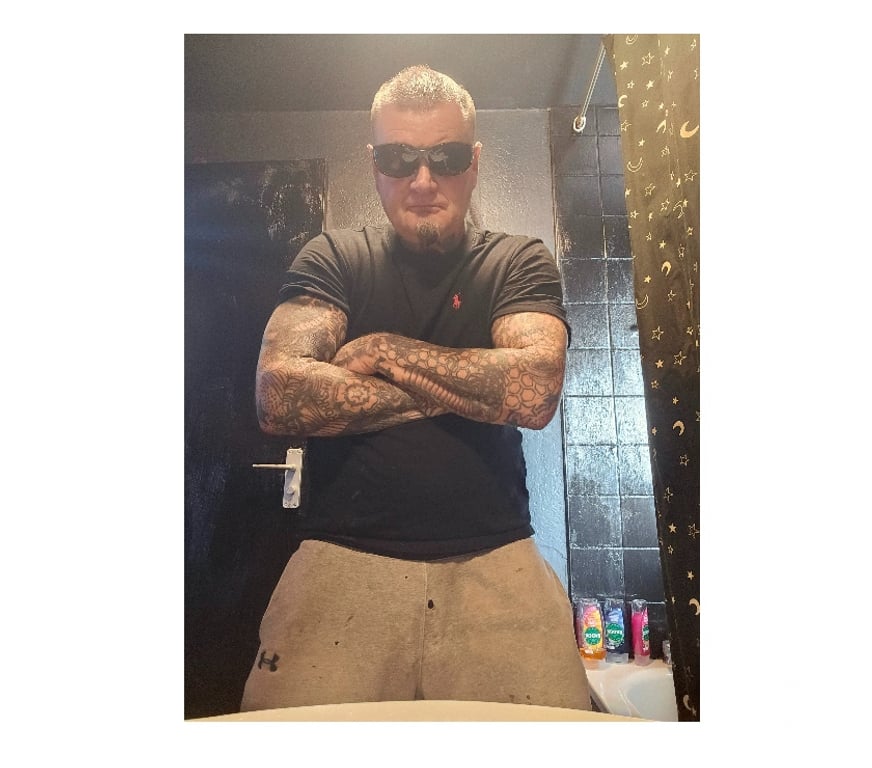 adult personals West Yorkshire Leeds - Photos for Mature Gym Going Male 💪 looking for NAUGHTY FEMALE FUN