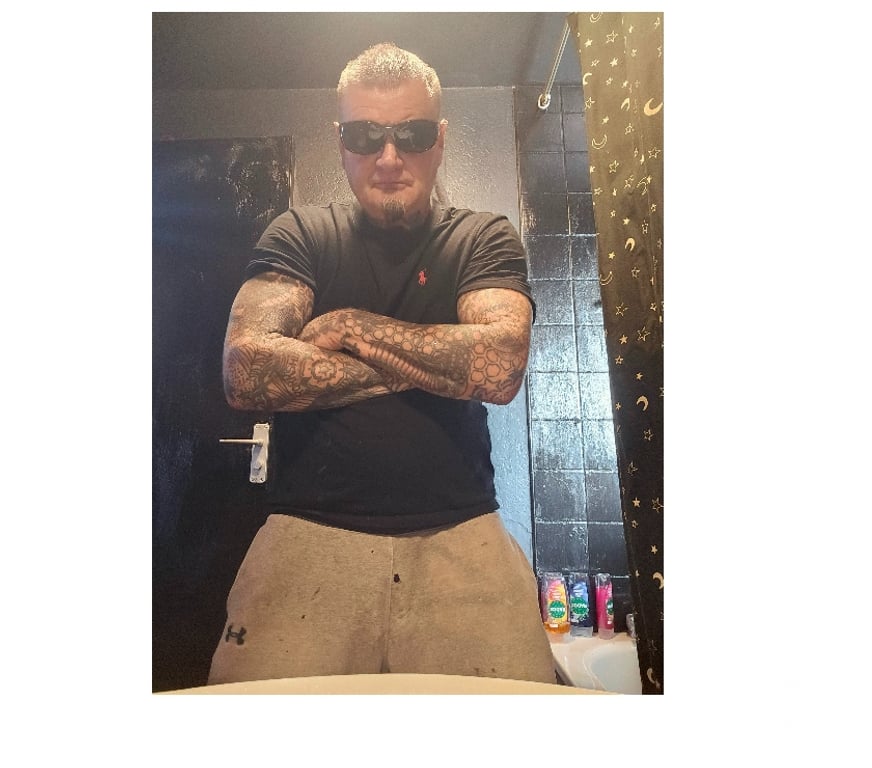 adult personals West Yorkshire Leeds - Photos for Mature Gym Going Male 💪 looking for NAUGHTY FEMALE FUN