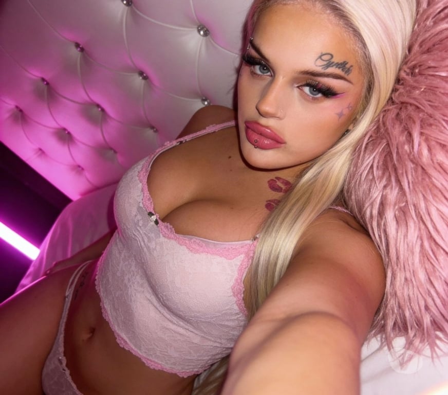 Trans Escorts West Midlands Birmingham - Photos for Petite British trans Roxy