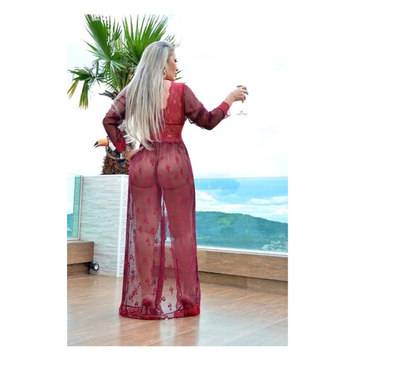 LARISSA BIG BIG BUM PARTY