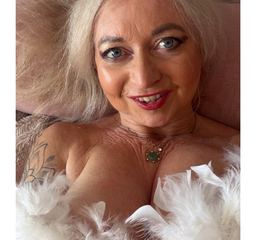 Adult Entertainment Cardiff Cardiff City Centre - Cardiff - Photos for SEXY MATURE BIG BOOBED MILF online WhatsApp 07880024907