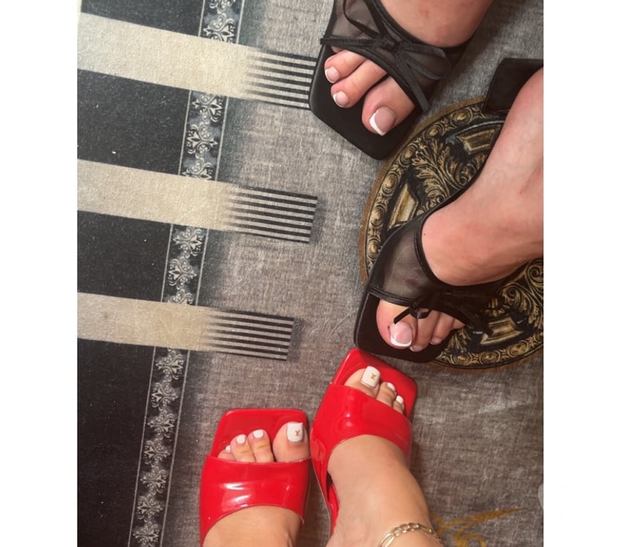Escorts North London Upper Edmonton - North London - Photos for EROTIC MASSAGE DUO👿👯‍♀️FEET-LIGHT DOM💋