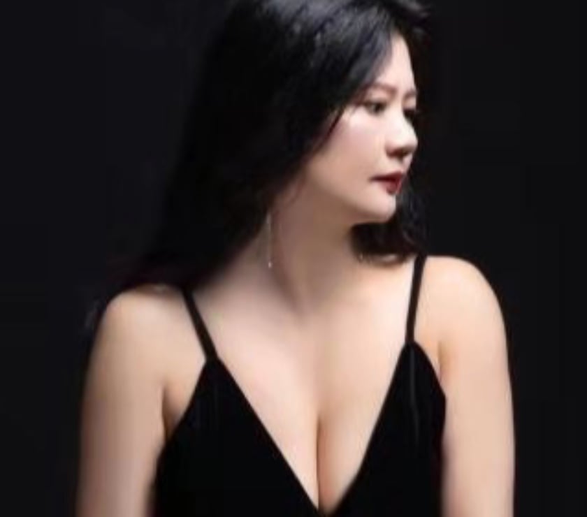 Sexy Chinese lady. 😍😍