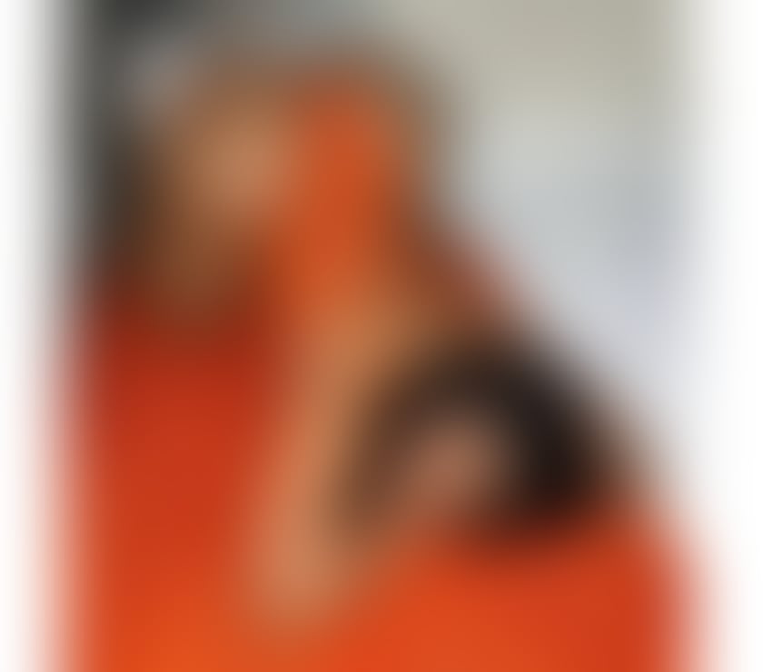 Escorts West London Hillingdon - Photos for Luna Sophisticated, Friendly Companion Available