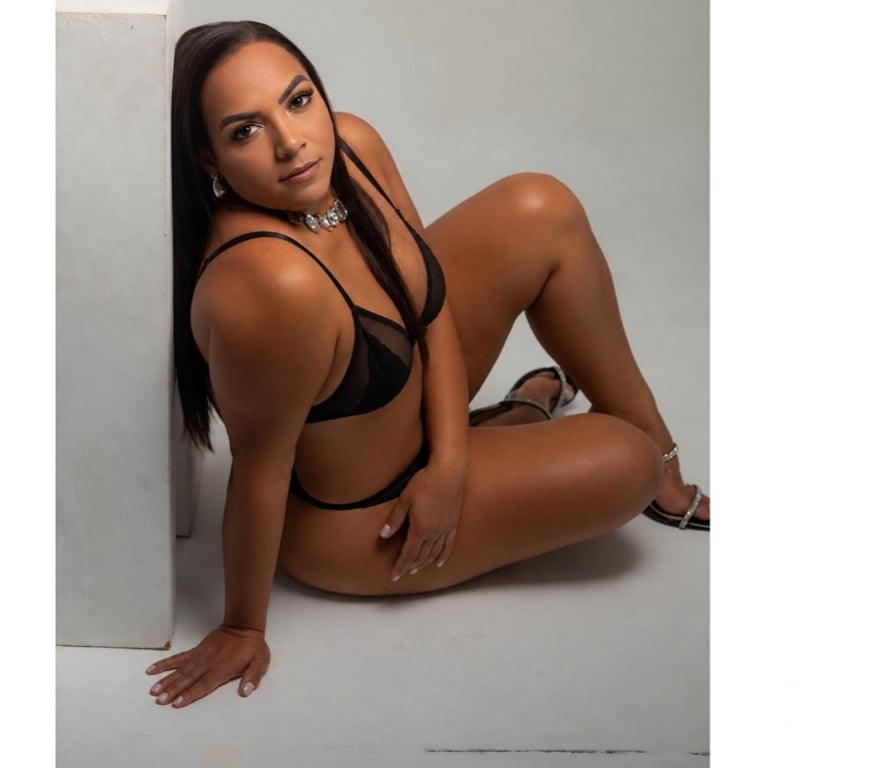 Escorts Surrey Spelthorne - Photos for Vanessa GFE party brazilian🇧🇷🇧🇷