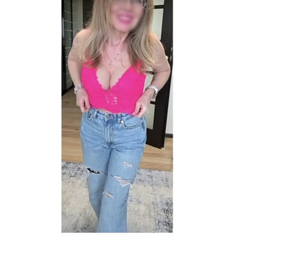 White Escorts & Erotic Massage Watford High Street Station Watford - Photos for BODY TO BODY * NURU * RELAXING * DEEP TISSUE *