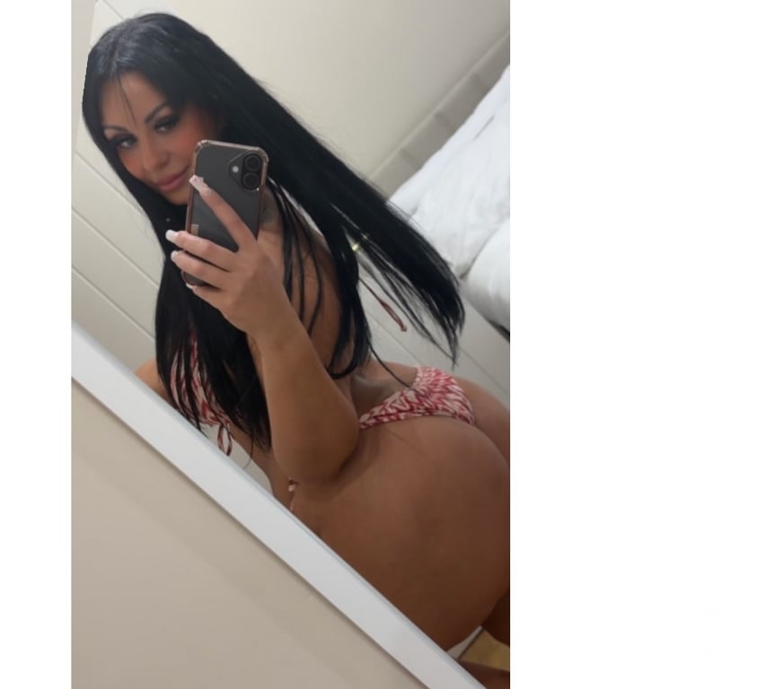 Escorts East London Stratford Station - East London - Photos for Naughty curvy lady waiting for you ♥️