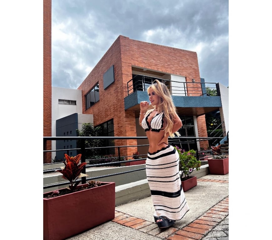 Escorts Hertfordshire East Hertfordshire - Photos for 🎉 MIDGET GIRL PARTY COLOMBIAN 🇨🇴 FIRST TIME IN UK