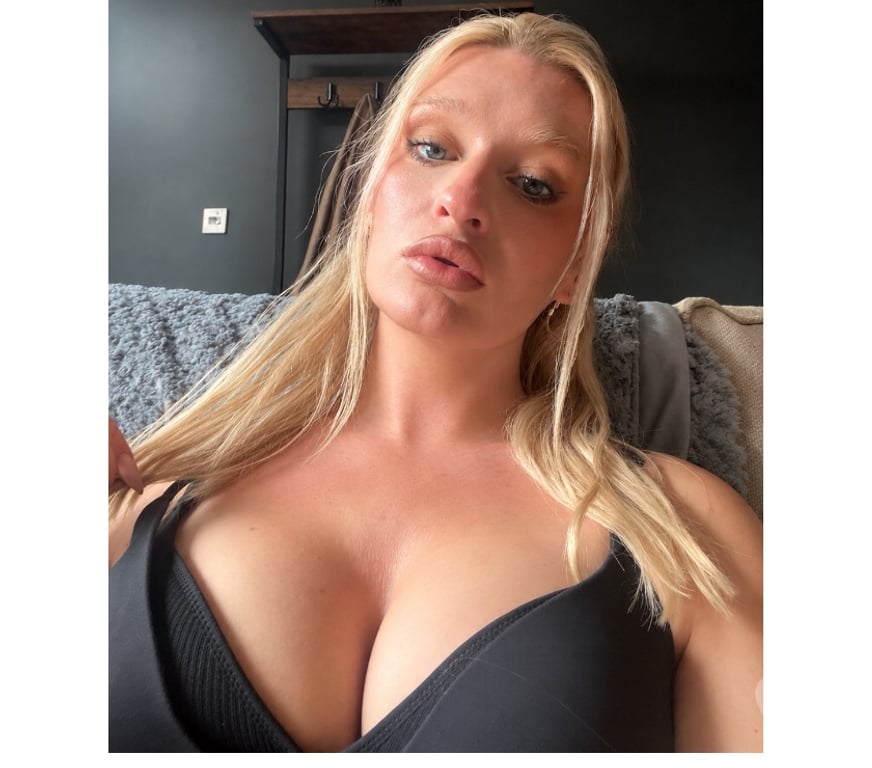 Trans Escorts West London Chiswick - West London - Photos for Charming British Trans Woman. Hyper feminine.