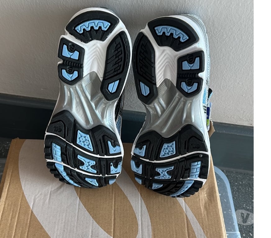 hand made dresses Greater Manchester Manchester - Photos for ASICS GEL-Kayano 14 – Silver White Blue – Brand New