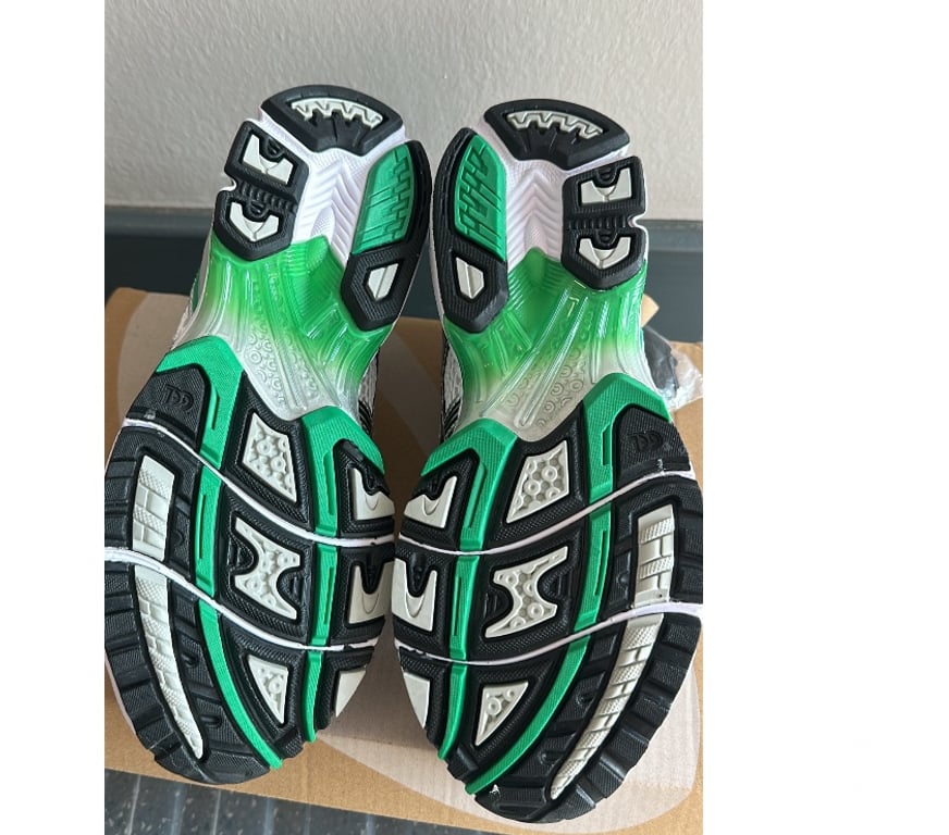 hand made dresses Greater Manchester Manchester - Photos for ASICS GEL-Kayano 14 – Silver, White & Green – Brand New