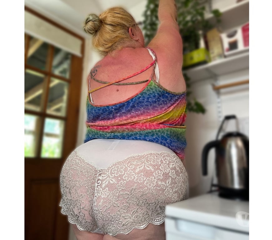 Escorts Somerset Ilchester - Somerset - Photos for Sadie Martins - British, slutty & sensual SSBBW BBW