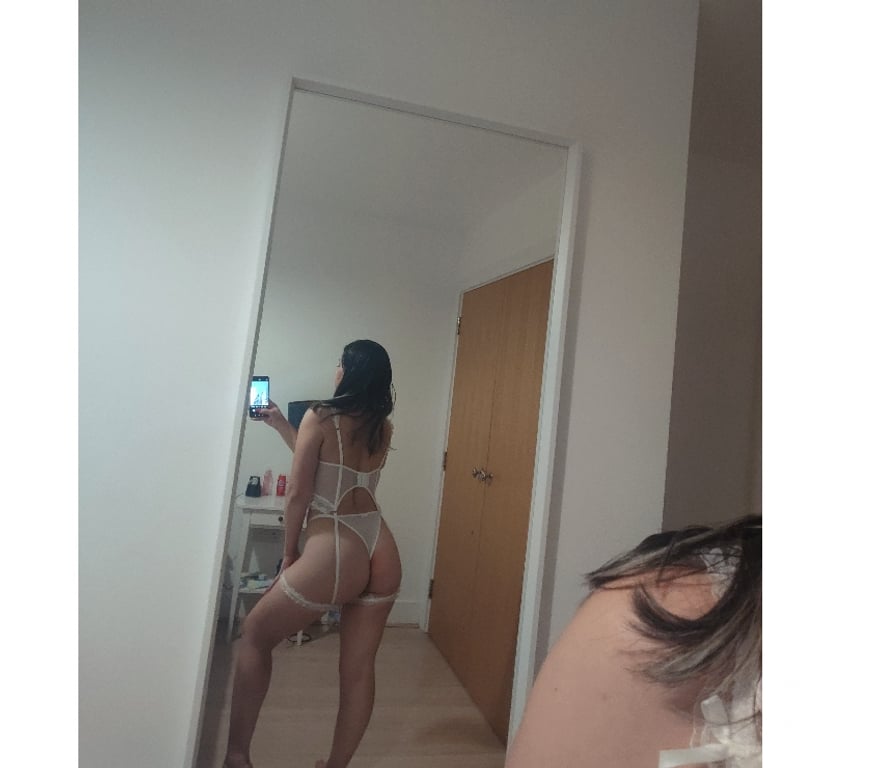 Escorts Surrey Woking - Photos for Yara hot girl party 🔥🇧🇷😍