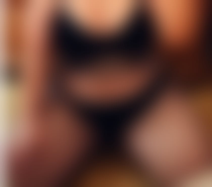 Escorts South East London Croydon - Photos for I’m a naturally curvy😍 brunette Alya