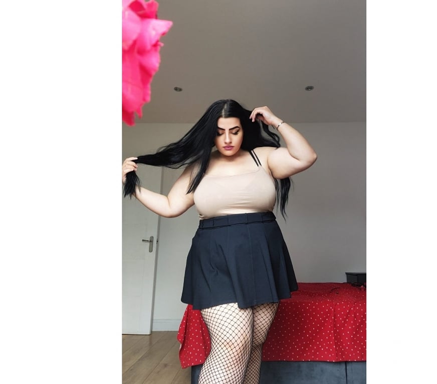 Escorts South East London Croydon - Photos for I’m a naturally curvy😍 brunette Alya