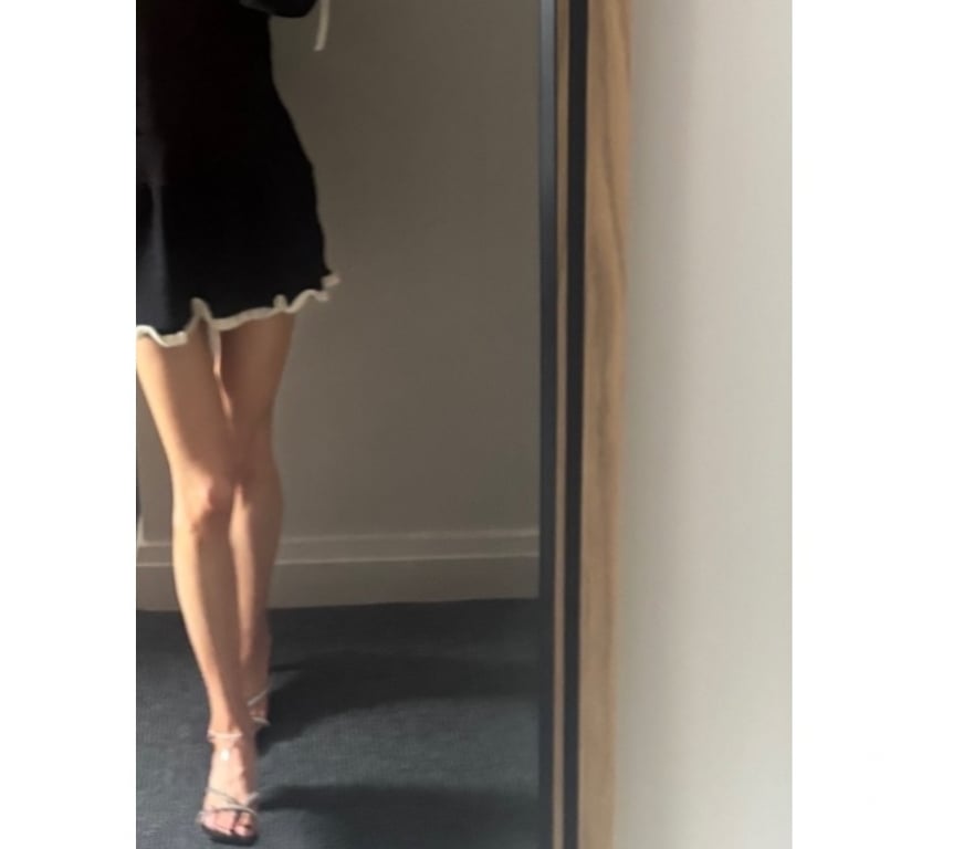 Escorts Greater Manchester Manchester - Photos for Your Petite Black-Haired Beauty Awaits 🎀
