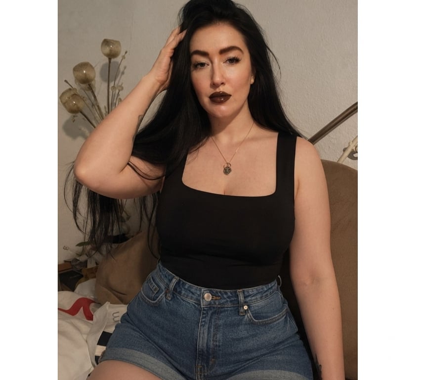 Adult Entertainment Greater Manchester Manchester - Photos for Play with Busty Housewife Holly 07386187989