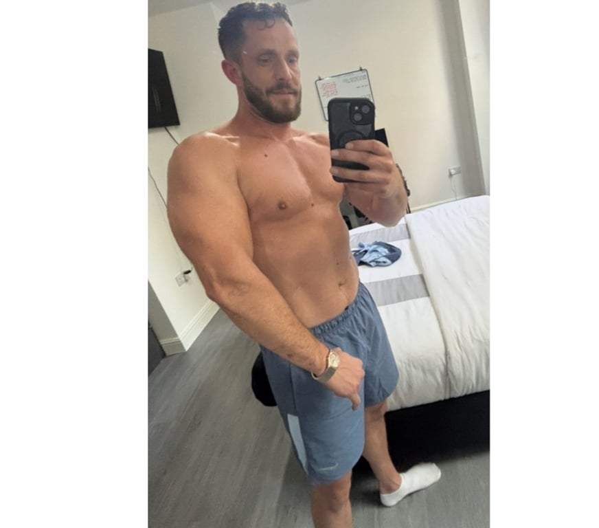 Escorts Cornwall Saint Austell - Cornwall - Photos for Male Escort And Massage Service