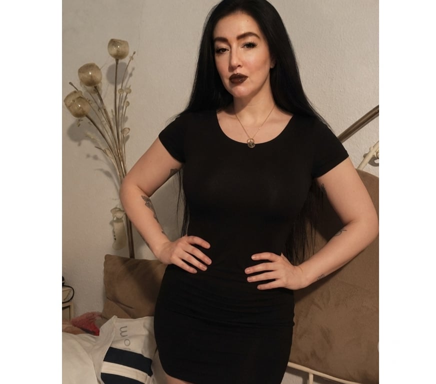 Adult Entertainment Central London London Bridge Station - Central London - Photos for Holly Housewife Available and into TABOO to Play 07386187989
