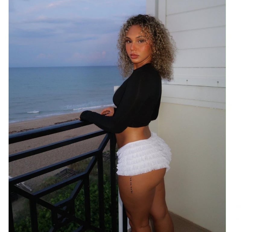 Escorts Buckinghamshire High Wycombe - Buckinghamshire - Photos for Elegance, curves, and a company you’ll remember🤤🌸