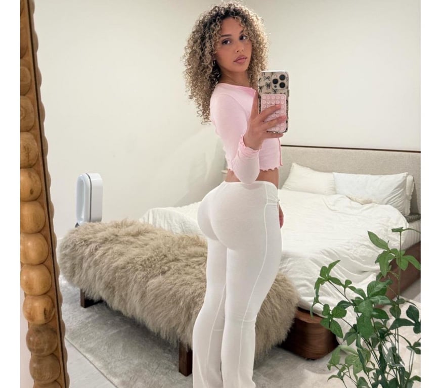 Escorts Buckinghamshire High Wycombe - Buckinghamshire - Photos for Elegance, curves, and a company you’ll remember🤤🌸
