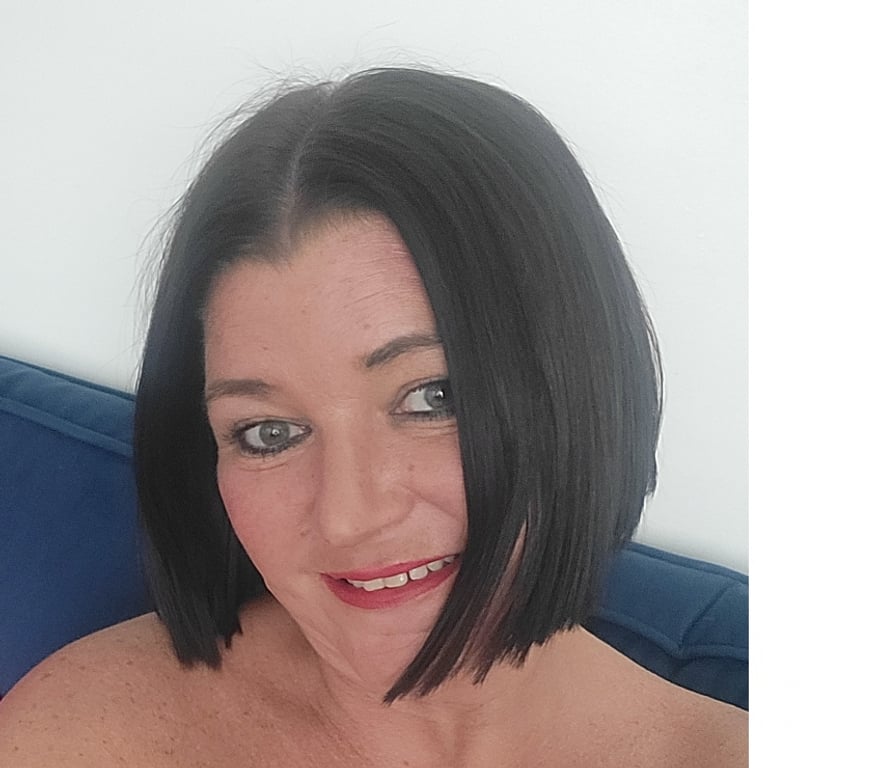 Adult Entertainment Essex Thurrock - Essex - Photos for Lonely housewife offering services to please us both
