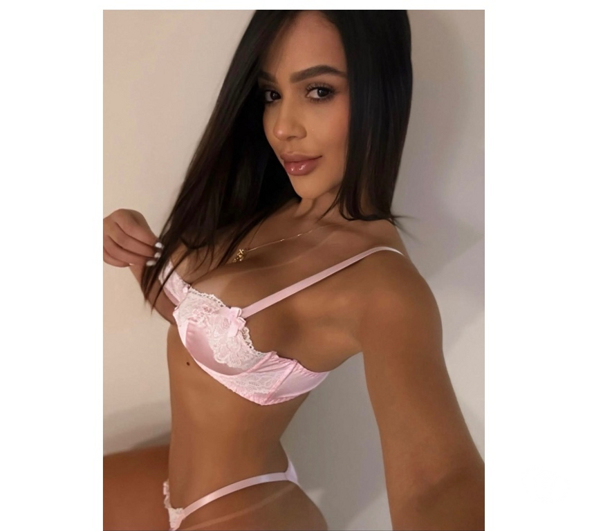 Escorts East London Bow - East London - Photos for Lunna brazilian the best services no rush 🫦🥰🫦